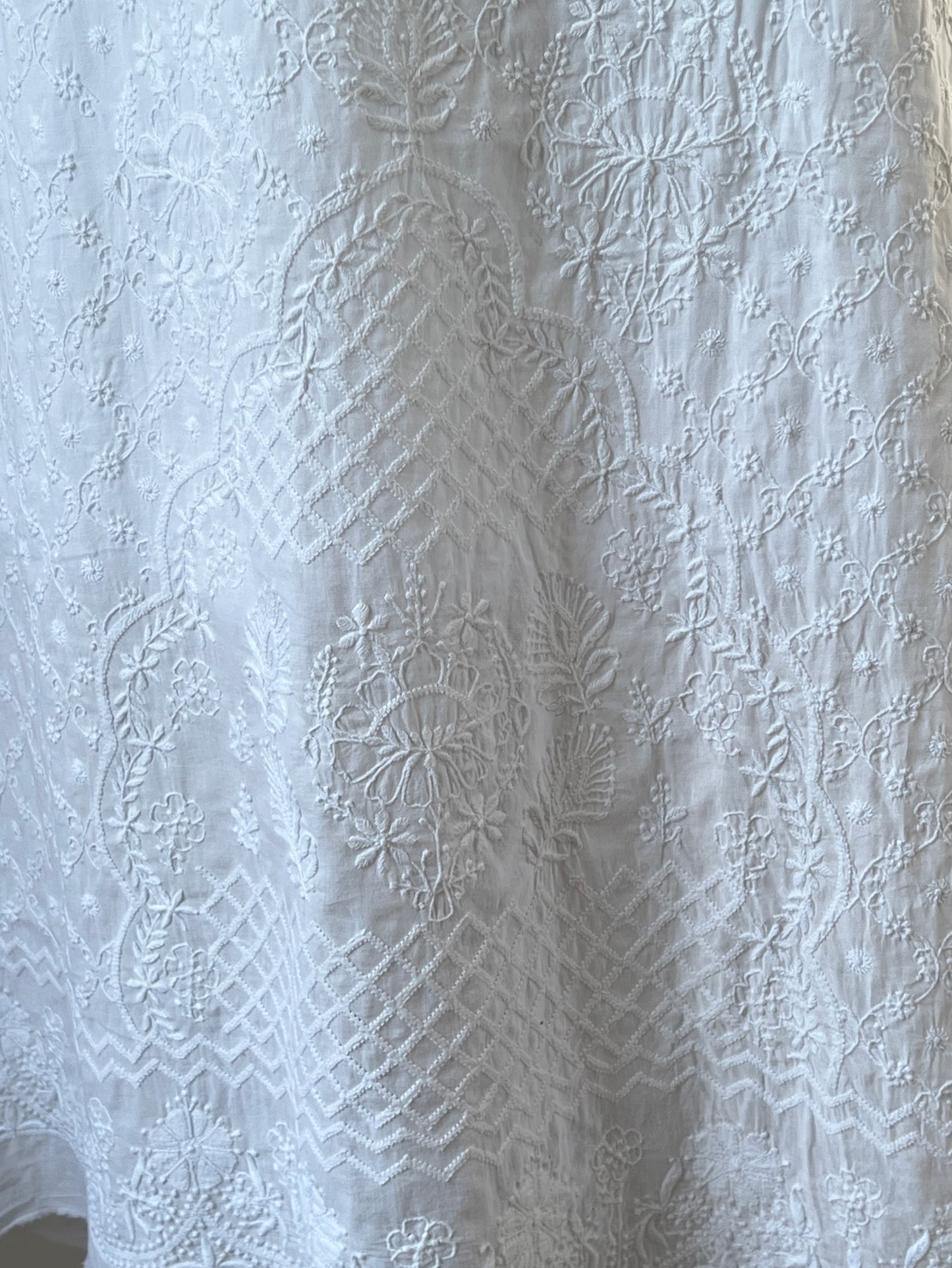 Chikankari Kaftan-close up