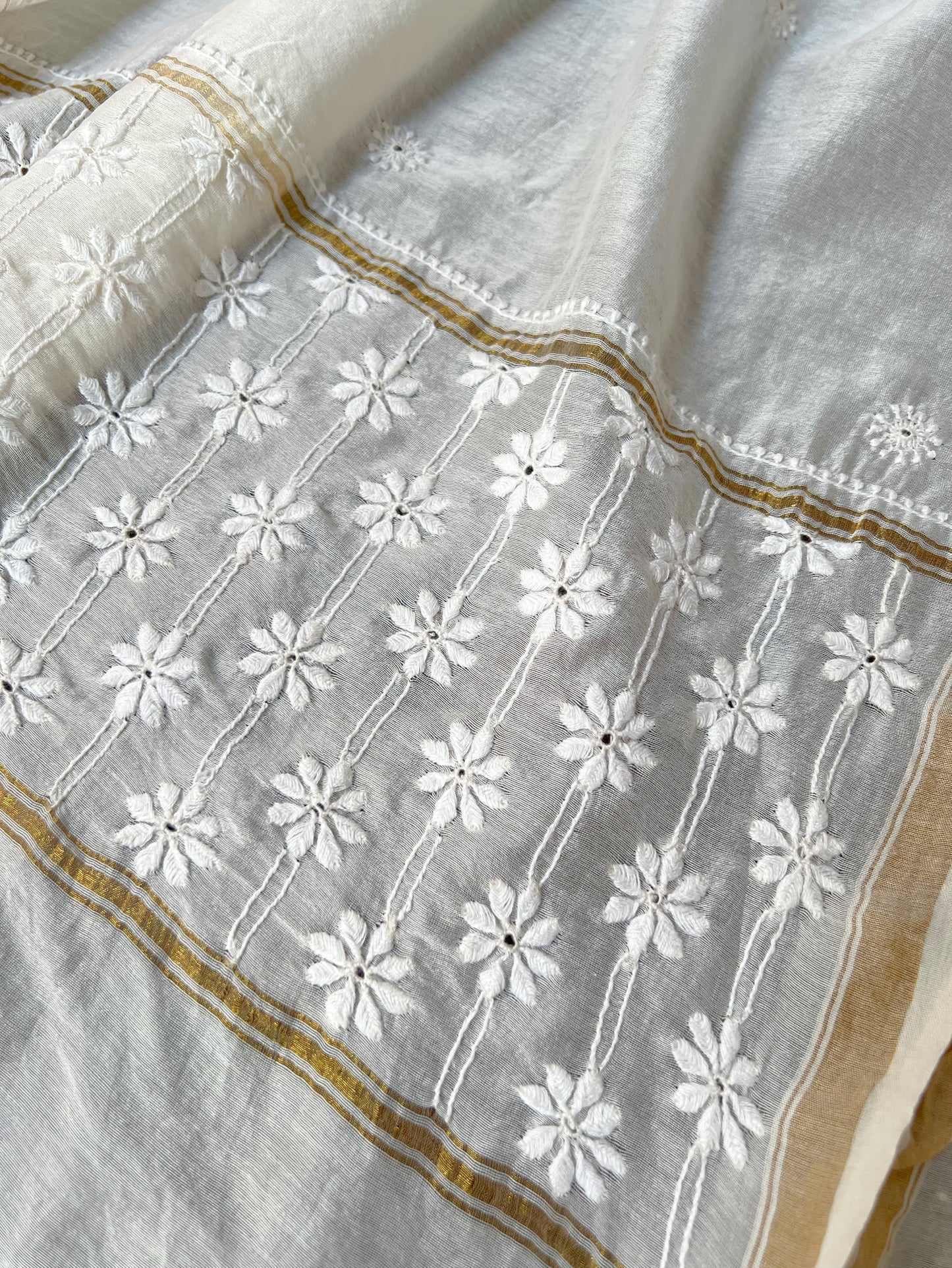 Chanderi Dupatta with Hand-Embroidered Chikankari – Dyeable & Customizable