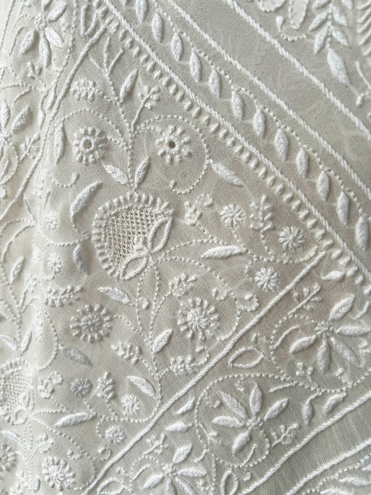 Intricate hand-embroidered Haath Jaali and Teen Taar Chikankari on pearl white georgette fabric.