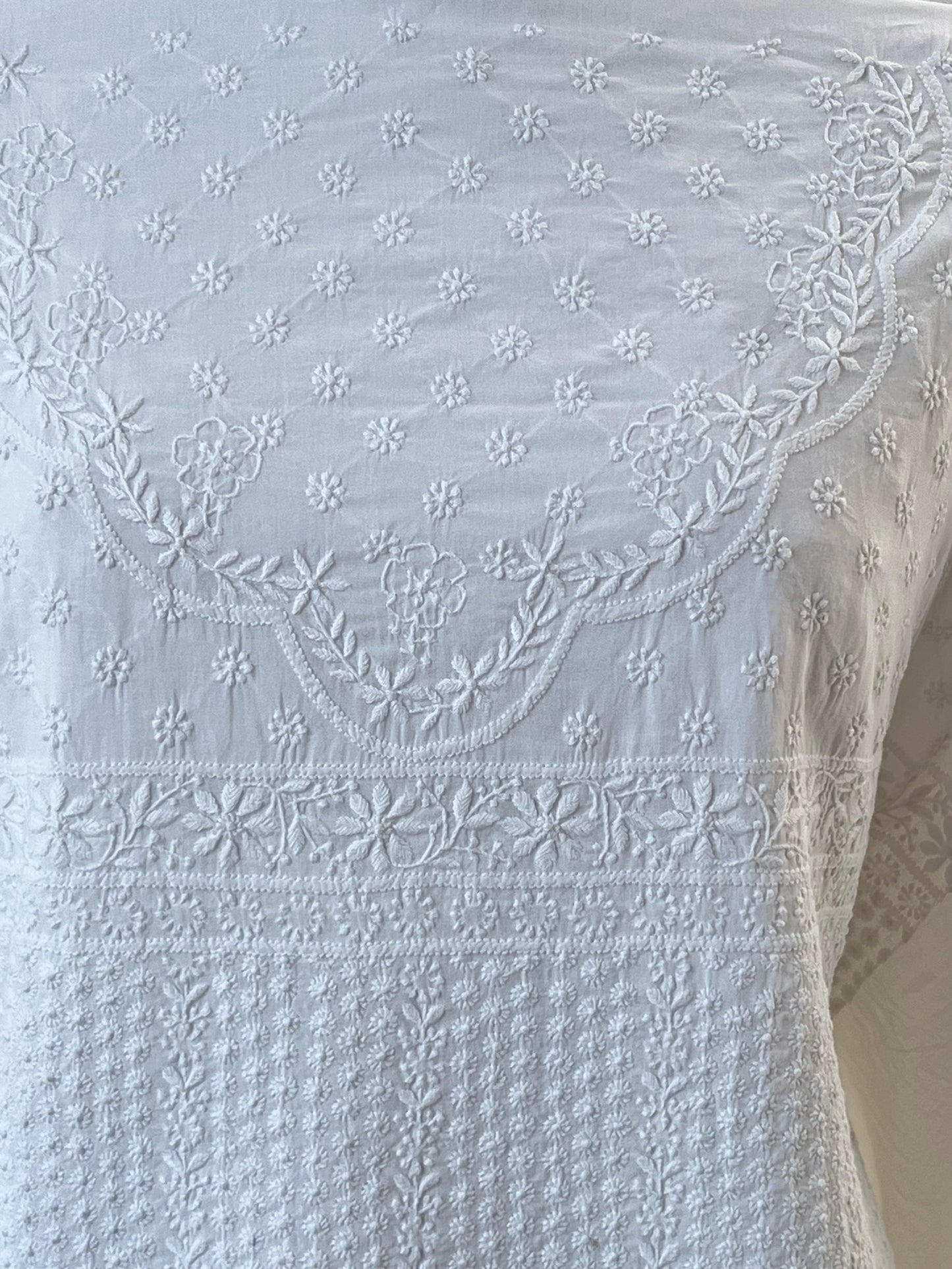 Chikankari Kaftan-close up