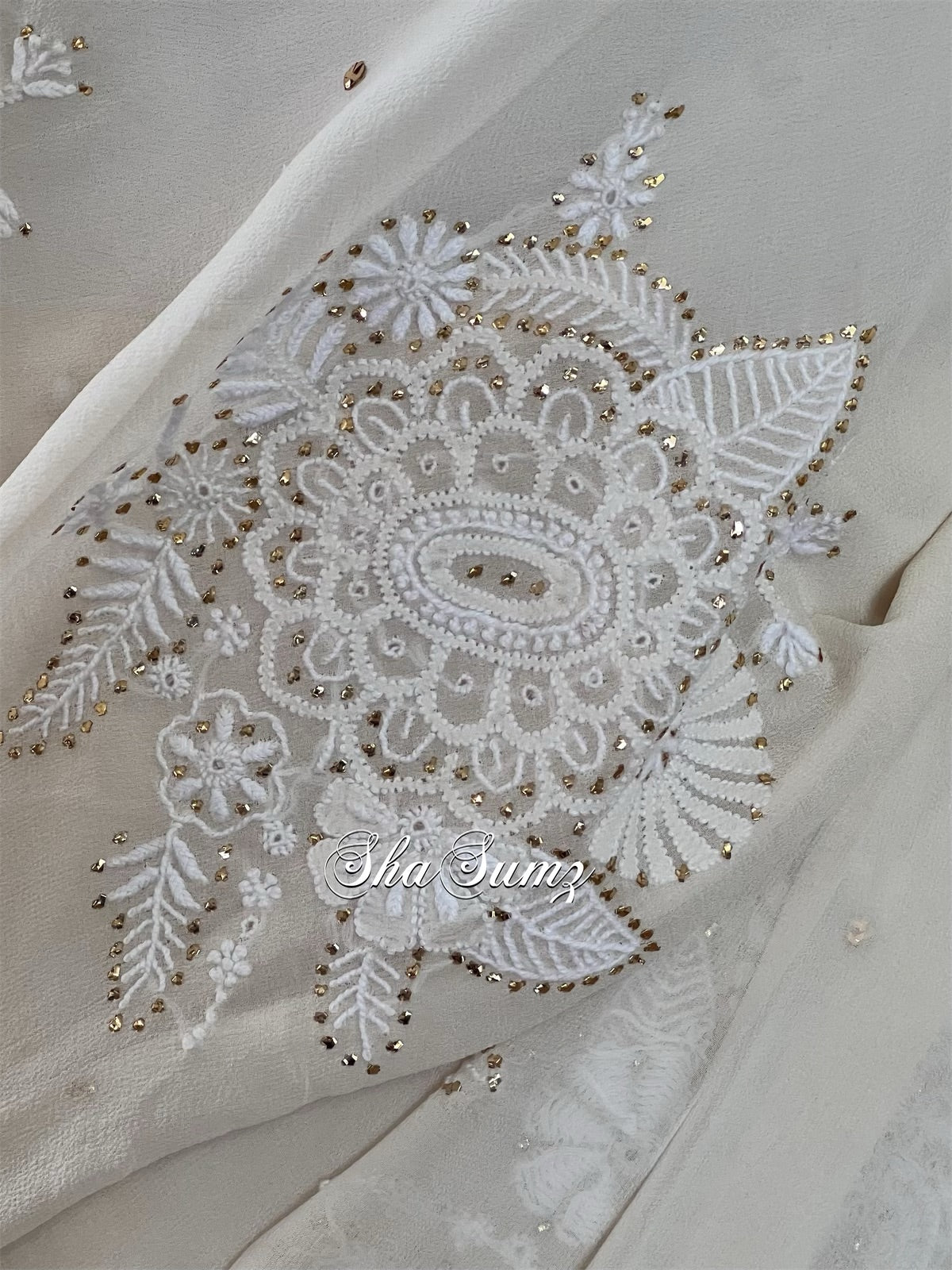 ShaSumz Chikankari & Mukaish Saree Close Up