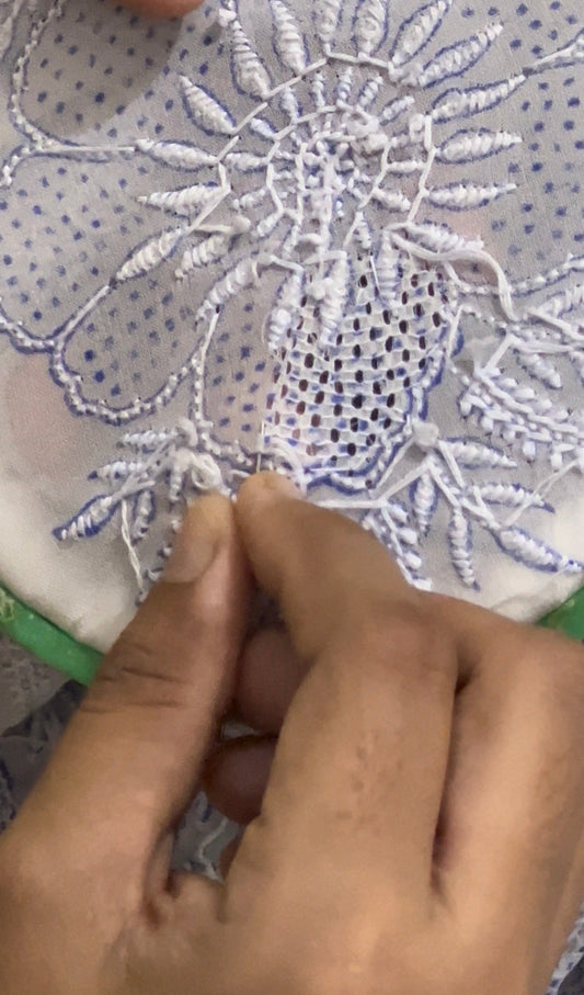 A Complete Guide to Chikankari Stitches: From Bakhiya to Jaali