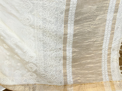 Close up of Pure Silk Saree with Chikankari & Zari Border