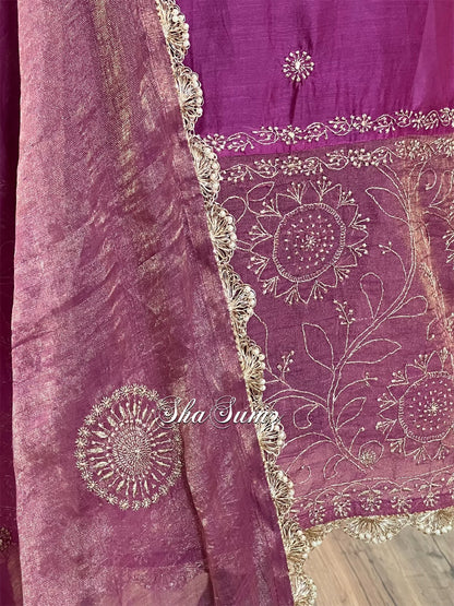 Amalgamation of Chanderi and Tissue with Chikankari using Zari thread.