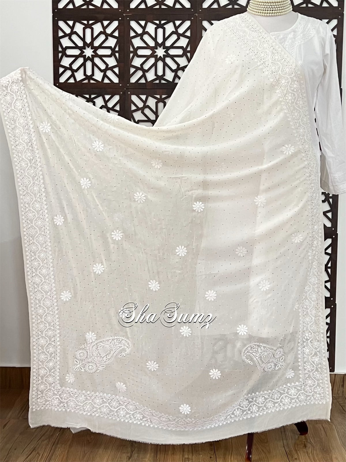 Off White Do Taar Chikankari Paisley & Kamdani Pure Georgette Dupatta