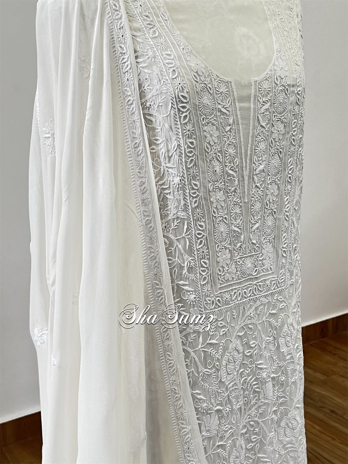 Do Taar Chikankari Suit