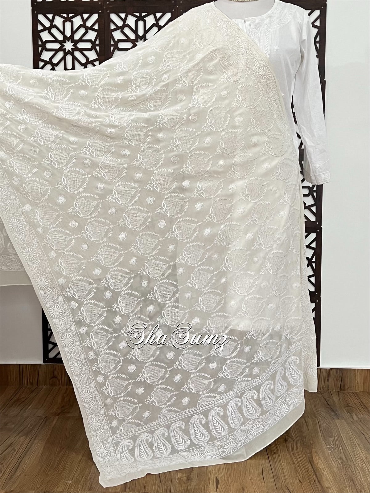 Heirloom Dupatta with Haath Jaali & Do Taar Chikankari on Pure Georgette