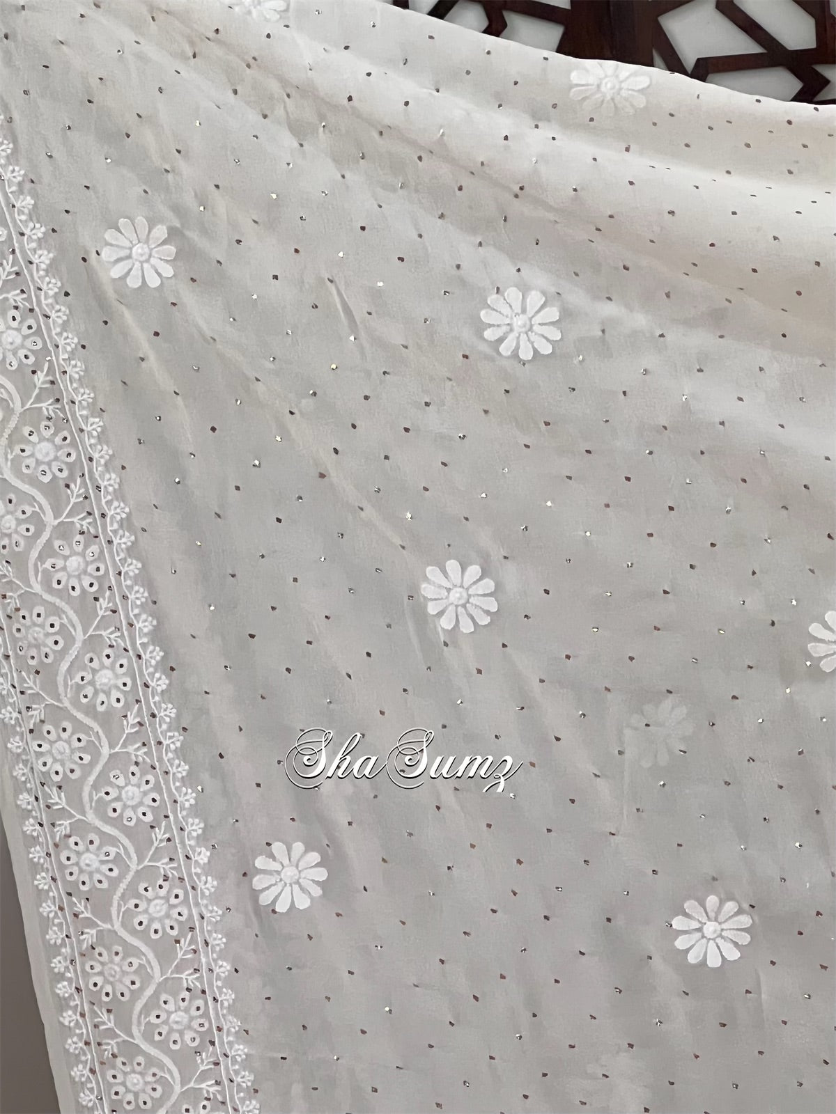 Off White Do Taar Chikankari Paisley & Kamdani Pure Georgette Dupatta