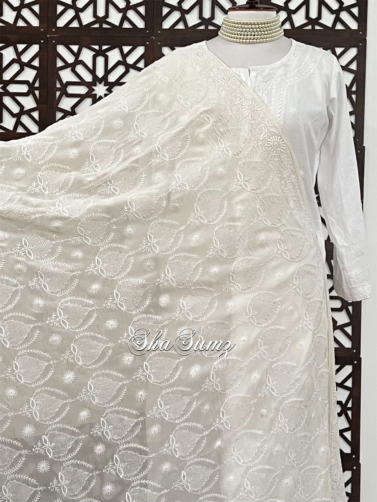 Heirloom Dupatta with Haath Jaali & Do Taar Chikankari on Pure Georgette